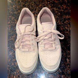 2018 Women’s Air Force 1 Sage low ‘particle beige’ size 8 worn only a few times